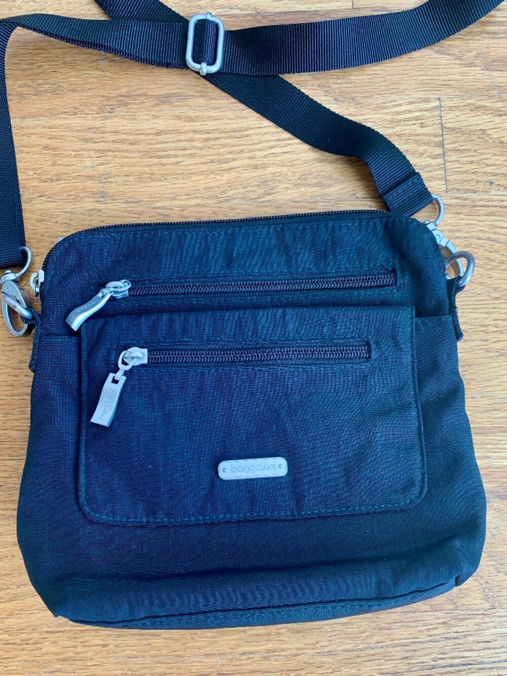 Like New Baggallini Crossbody Bag, Black